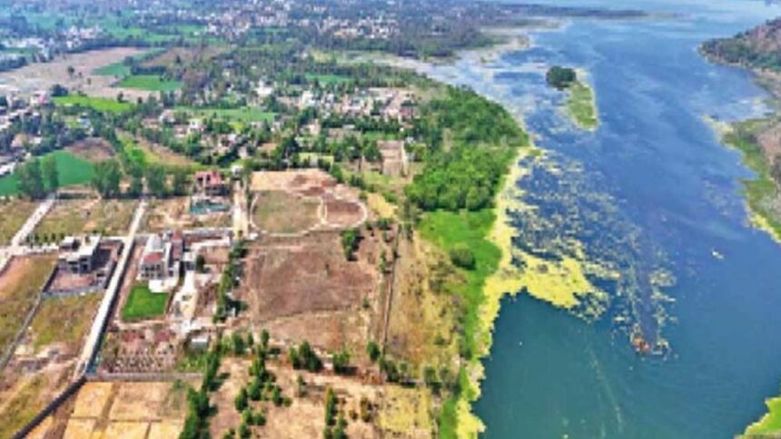 भोपाल के बड़ा तालाब पर VIP निर्माणों का कब्जा, कांग्रेस विधायक के संस्थान पर भी