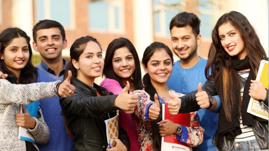 विदेशी डिग्री में भारतीय छात्रों का रुचि कम, 3 साल में 31% घटे आवेदन; क्या है का