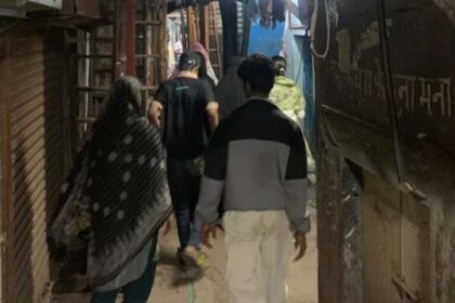 धारावी का ‘गरीबी का बाजार’: विदेशी 2 घंटे की बदहाली देखने के लिए देते हैं 15,000