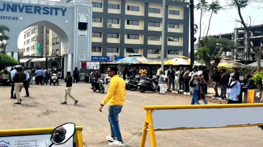 पीपुल्स यूनिवर्सिटी को दूसरी बार मिली बम से उड़ाने की धमकी, पहले भी आया था धमकी