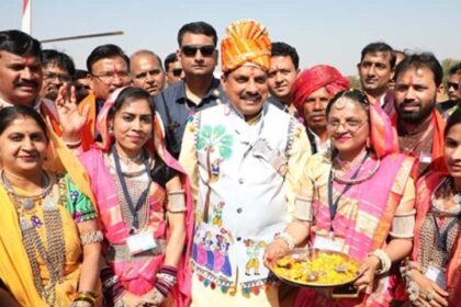 भिलट देव के दर्शन के बाद सीएम डॉ. मोहन यादव ने की कैबिनेट बैठक की तैयारी, कृषि क