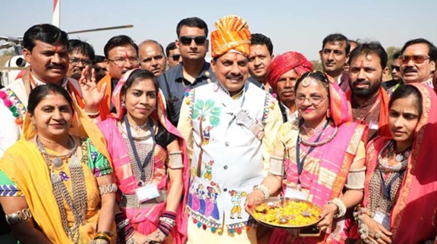 भिलट देव के दर्शन के बाद सीएम डॉ. मोहन यादव ने की कैबिनेट बैठक की तैयारी, कृषि क