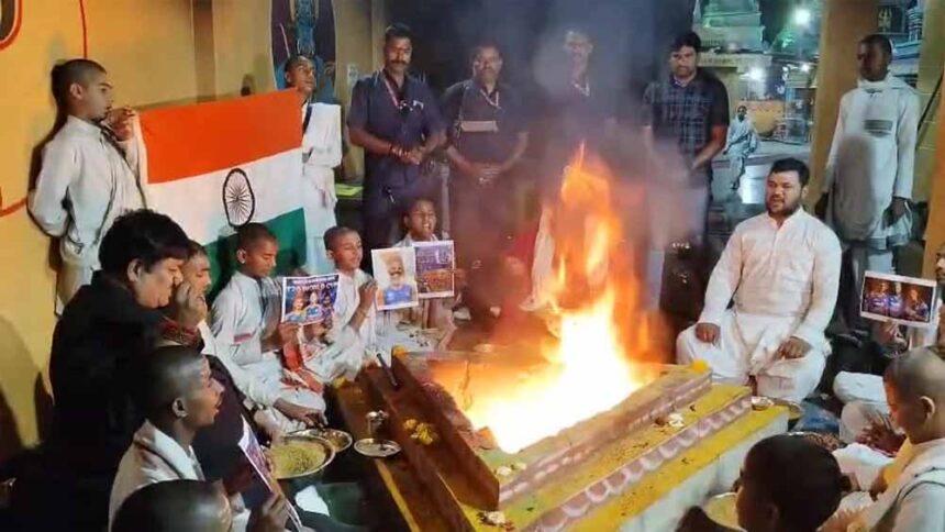 सांसद की मौजूदगी में मिर्ची की आहुति, बगलामुखी मंदिर में भारत की जीत की कामना