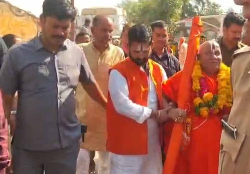 विश्व शांति और कल्याण के लिए प्रार्थना: जगद्गुरु रामभद्राचार्य महाराज का धार्मिक 1 विश्व शांति और कल्याण के लिए प्रार्थना: जगद्गुरु रामभद्राचार्य महाराज का धार्मिक