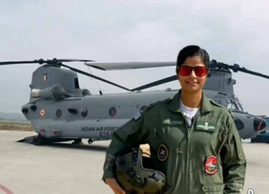 आसमान में स्वाति का कमाल: Mi-17V5 फ्लाईपास्ट लीड कर बेटियों के लिए बनीं मिसाल