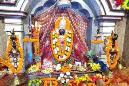 रात के सन्नाटे में गूंजती घंटियां—मैहर माता मंदिर की अनसुनी कहानी