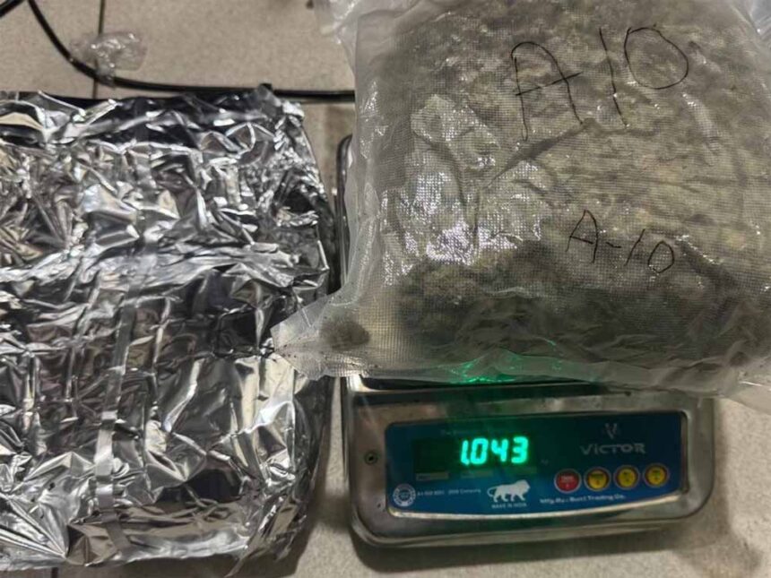 लावारिस बैग बना सुराग: एयरपोर्ट से 10 करोड़ का गांजा जब्त, चौंकाने वाला खुलासा