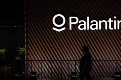 कौन है दुनिया की सबसे रहस्यमयी AI कंपनी? ईरान हमलों में मदद पर अमेरिका ने किया स