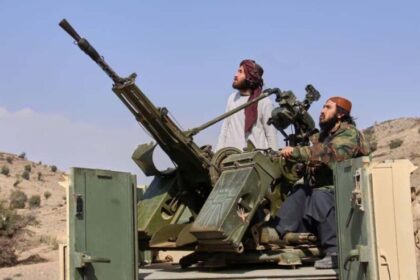 पाकिस्तान पर तालिबान का जोरदार वार, डूरंड लाइन पर दो और पोस्ट कब्जे में, युद्ध म