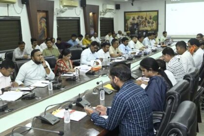 टीएल बैठक में योजनाओं की समीक्षा, पीएम सूर्य घर योजना की धीमी प्रगति पर नाराजगी