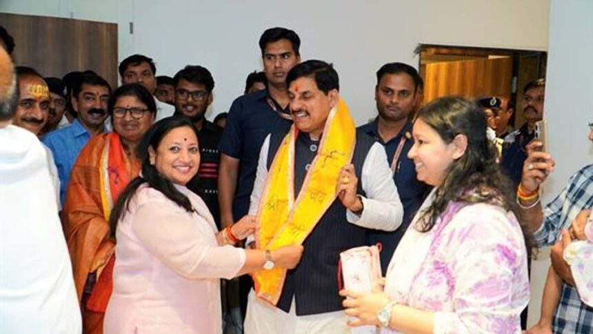 मुख्यमंत्री डॉ. यादव के प्रयासों से स्वदेश लौटे जैन परिवार ने किया आभार व्यक्त