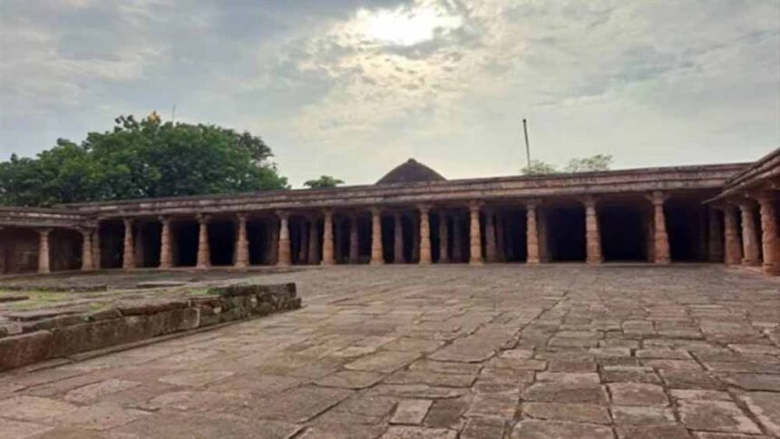 भोजशाला सर्वे में सामने आई बड़ी बात, शिलालेखों के अक्षर मिटाने के प्रमाण मिलने क