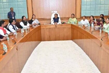 मुख्यमंत्री से जशपुर जिले के सरपंचों ने की मुलाकात