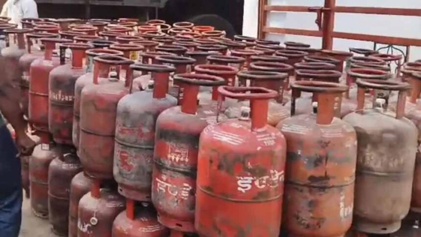 बड़ी कार्रवाई: गैस एजेंसी में अनियमितता मिली, 961 सिलेंडर किए गए जब्त