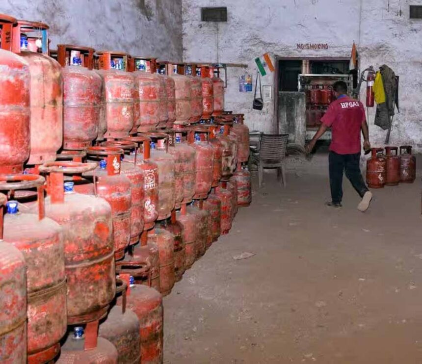 LPG संकट का असर: होटल-रेस्टोरेंट्स को सरकार की एडवाइजरी, गैस उपयोग को लेकर दिए न