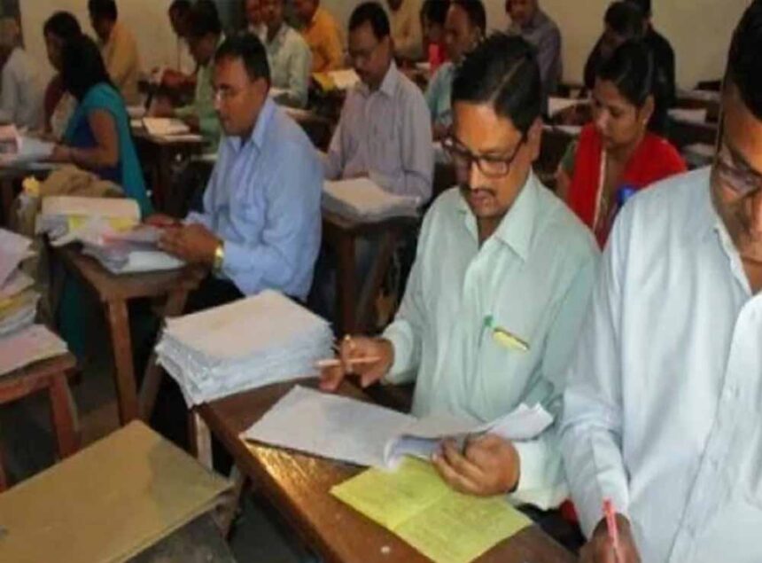 बोर्ड मूल्यांकन जारी: अवकाश में भी कॉपियां जांचेंगे शिक्षक, स्कूलों में सुरक्षा
