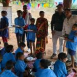 ग्रामीणों की मेहनत रंग लाई: कारकाबेड़ा गांव में पहली बार खुला स्कूल, बच्चों में