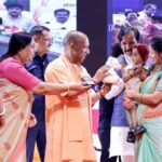 अंतरराष्ट्रीय महिला दिवस पर सीएम योगी ने नारी शक्ति को सम्मान देकर सुनी उनकी सफल