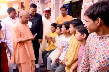 सीएम ने की स्वस्थ-समृद्ध उत्तर प्रदेश की कामना