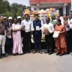 कलेक्टर ने पुस्तक दान रथ को दिखाई हरी झंडी