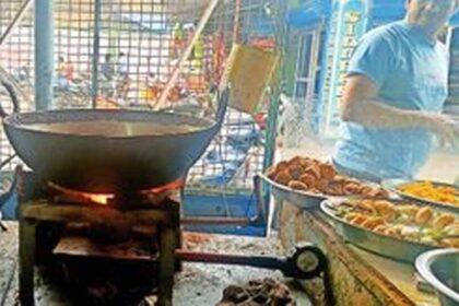 LPG नहीं तो मोबिल सही! सरायकेला में अनोखे तरीके से तैयार हो रहा गर्मा-गरम नाश्ता