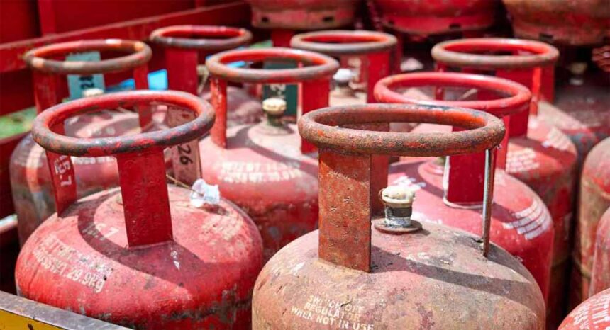 देश में गैस संकट: LPG की कमी के बीच सरकार ने लगाया एस्मा, प्राथमिकता सूची जारी