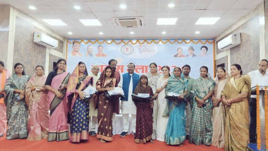 ग्राम पंचायत बुड़ार में स्वच्छता की अलख जगाकर बनीं प्रेरणा स्रोत