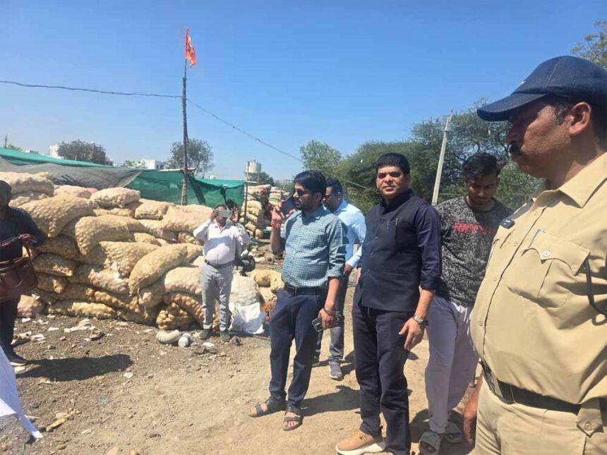 प्रशासन की बड़ी कार्रवाई: महू के कोदरिया में अवैध आलू चिप्स फैक्ट्रियां पकड़ी गई