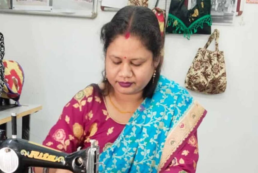 टेलरिंग के व्यवसाय में पूजा देवांगन को मिला मजबूत आधार 1 टेलरिंग के व्यवसाय में पूजा देवांगन को मिला मजबूत आधार