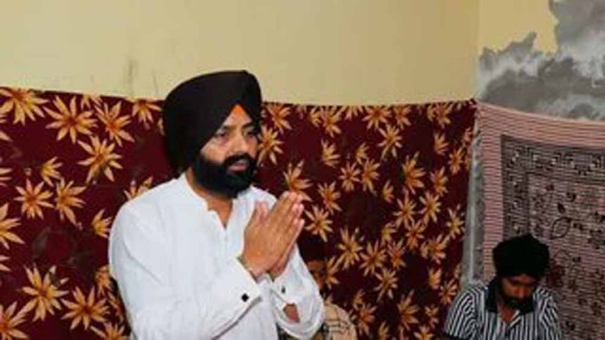 पंजाब में सुसाइड केस ने पकड़ा तूल, पूर्व मंत्री भुल्लर सहित तीन पर FIR