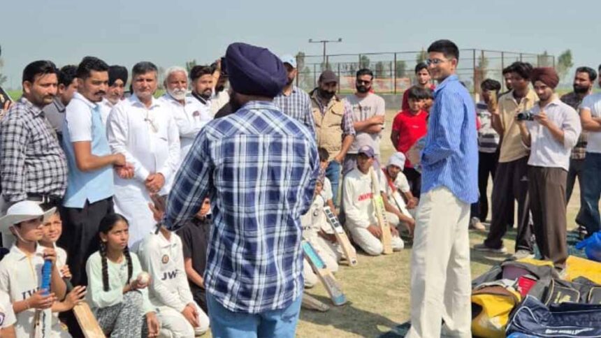 पैतृक गांव में कप्तान शुभमन गिल ने दादा-दादी के साथ बिताया समय