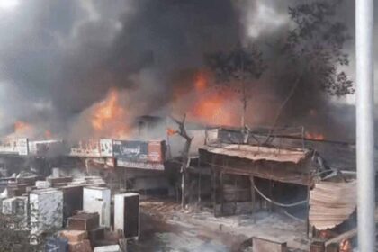 Chandigarh Fire Incident: मोबाइल मार्केट में अग्निकांड, फोटो लैब खाक- दुकानदारों
