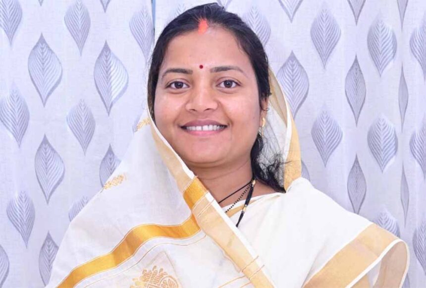 रंगों में घुले प्रेम और सौहार्द का त्योहार है होली : मंत्री लक्ष्मी राजवाड़े ने