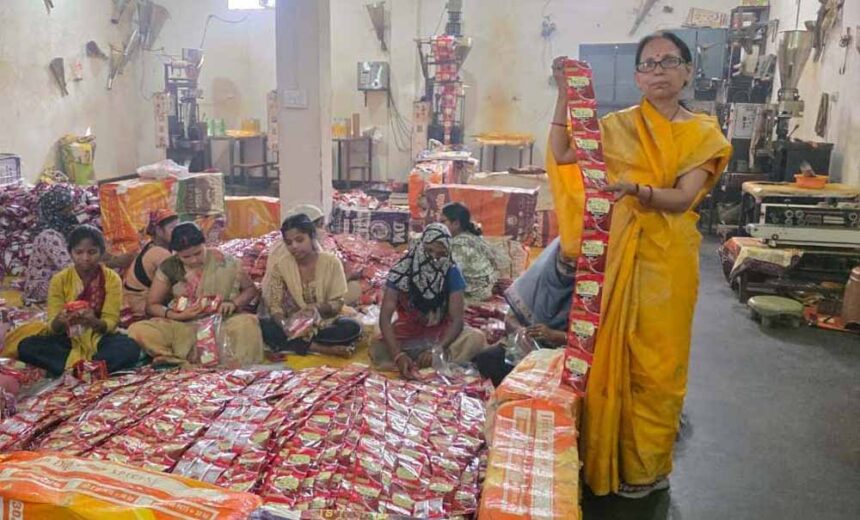 नारी शक्ति से औद्योगिक प्रगतिः पूनम जायसवाल ने 20 महिलाओं को दिया रोजगार, बनीं आ