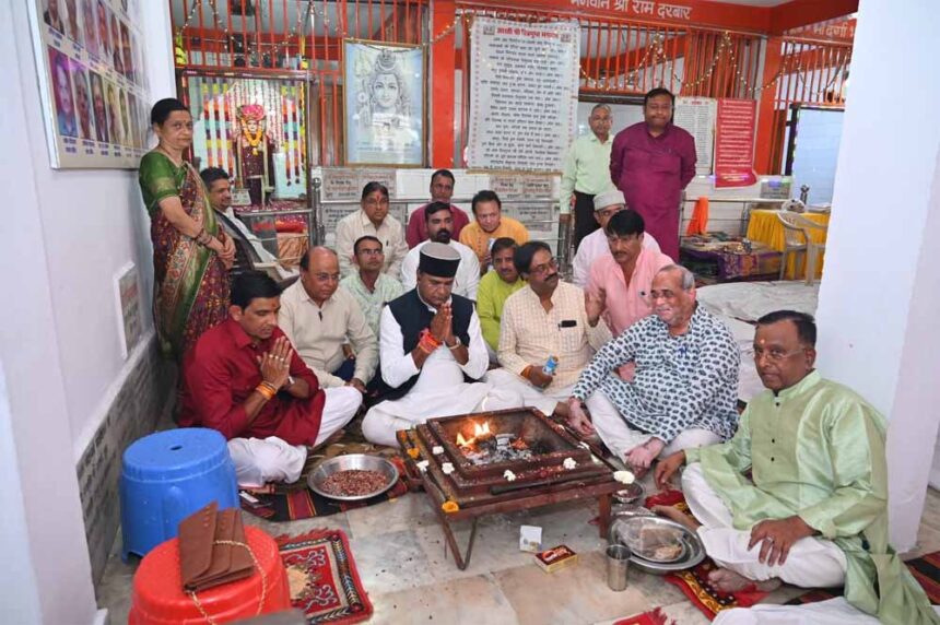 यम द्वितीया के अवसर पर चित्रगुप्त मंदिर में विशेष पूजा, मंत्री सारंग हुए शामिल