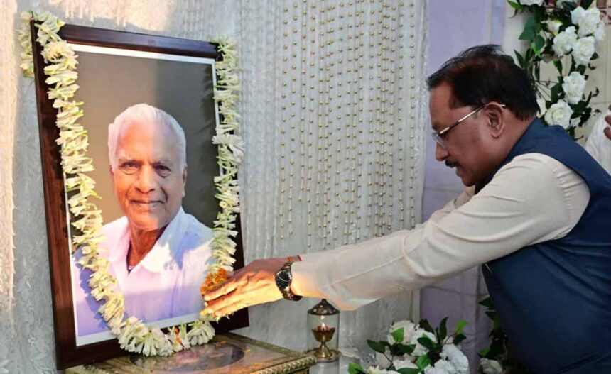 मुख्यमंत्री  विष्णुदेव साय ने लोकतंत्र सेनानी स्वर्गीय महावीर प्रसाद जैन को दी श