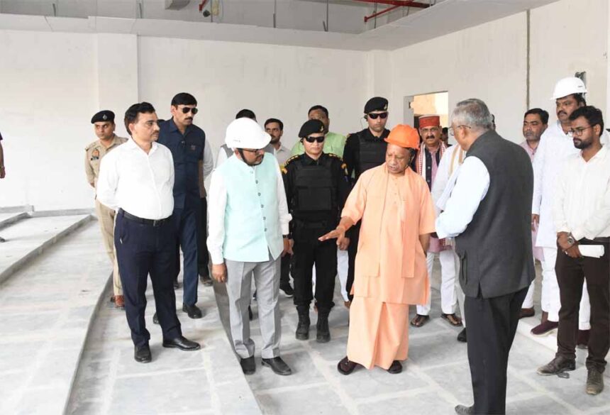 मुख्यमंत्री योगी आदित्यनाथ ने बलरामपुर में मां पाटेश्वरी विश्वविद्यालय का किया स