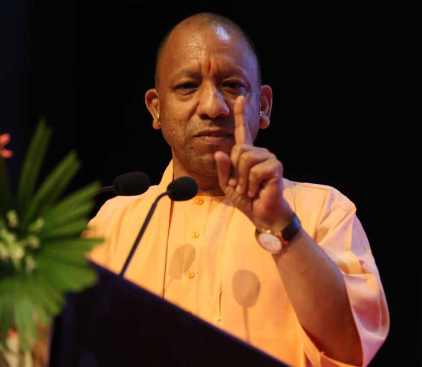 मुख्यमंत्री योगी आदित्यनाथ ने 50 क्यूआरटी वाहनों को हरी झंडी दिखाकर किया रवाना