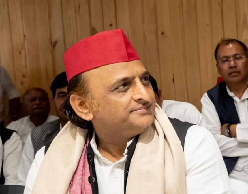 सपा को मिला बड़ा सियासी बल, रोहित पांडेय व पूर्व DIG की एंट्री; अखिलेश का BJP पर