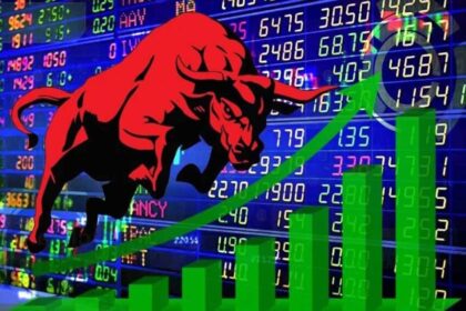 आखिरी घंटे में पलटी बाजी, शेयर बाजार ने दिखाई ताकत, सेंसेक्स 900 अंक बढ़ा