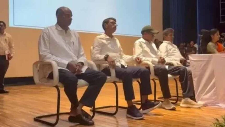 नक्सल संगठन को तगड़ा झटका, देवजी के बाद 124 माओवादी आत्मसमर्पण को तैयार