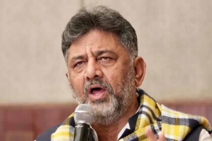 कर्नाटक में नेतृत्व बदलने की चर्चा! दिल्ली रवाना हुए डी के शिवकुमार, मलिकार्जुन