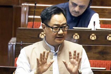 संसद में कांग्रेस के विरोध पर किरेन रिजिजू का पलटवार, कहा— देश में कोई एक महाराज