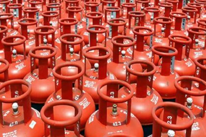 रसोई गैस की किल्लत से होटल और रेस्टोरेंट में संकट, बस दो दिन का स्टॉक बचा