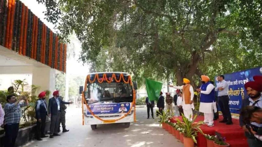 शिक्षा सुधार की दिशा में कदम: पंजाब के सरकारी स्कूल प्रिंसिपलों का 8वां दल ट्रेन