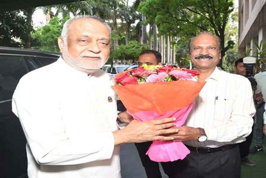 पुलिस कर्मियों की मानसिक मजबूती पर फोकस, भोपाल ऑफिसर्स मेस में योग एवं ध्यान सत्