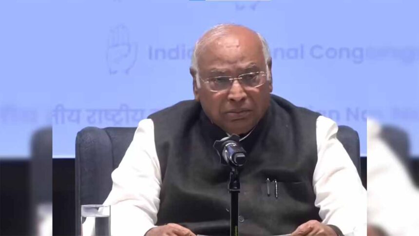 रसोई गैस कीमत बढ़ने पर सियासत तेज, खड़गे ने कहा— जनता को राहत देने में नाकाम सरक
