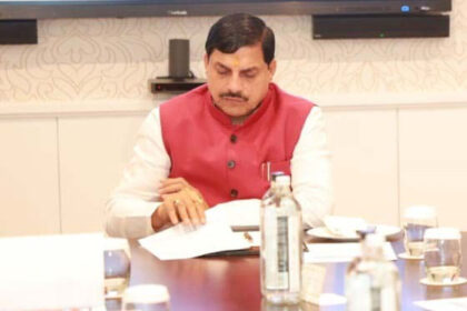 सरकार ने बड़ा ऐलान किया: 46 लाख संपत्ति रजिस्ट्री फ्री, योजनाओं की समीक्षा के लि