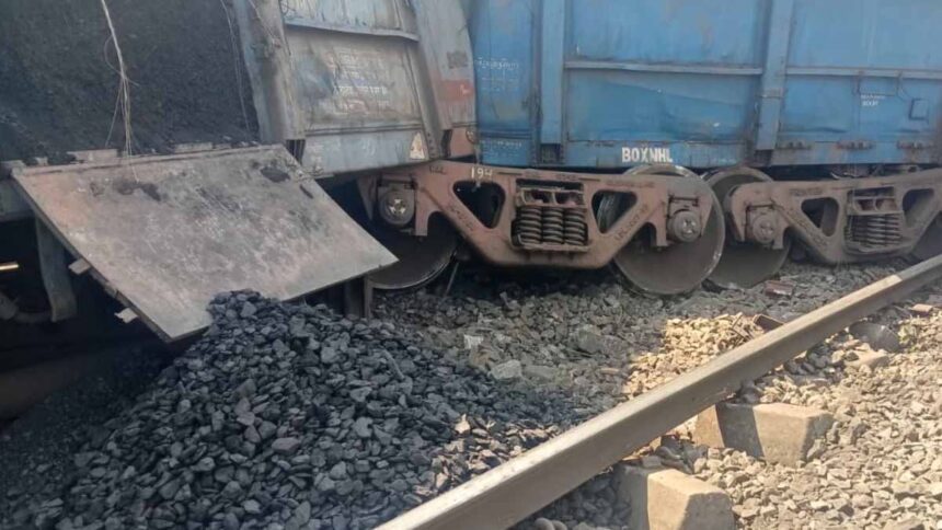 मध्यप्रदेश में मालगाड़ी दुर्घटनाग्रस्त, 5 डिब्बे पटरी से उतरे; बिलासपुर-कटनी रूट
