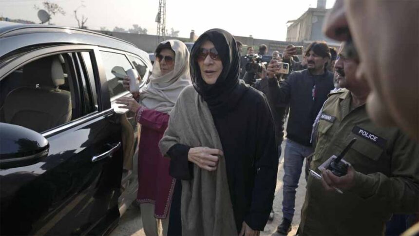 पाकिस्तान में सियासी हलचल: अलीमा खान ने कहा- ईद पर भी नहीं छोड़ेंगे इमरान, सरकार